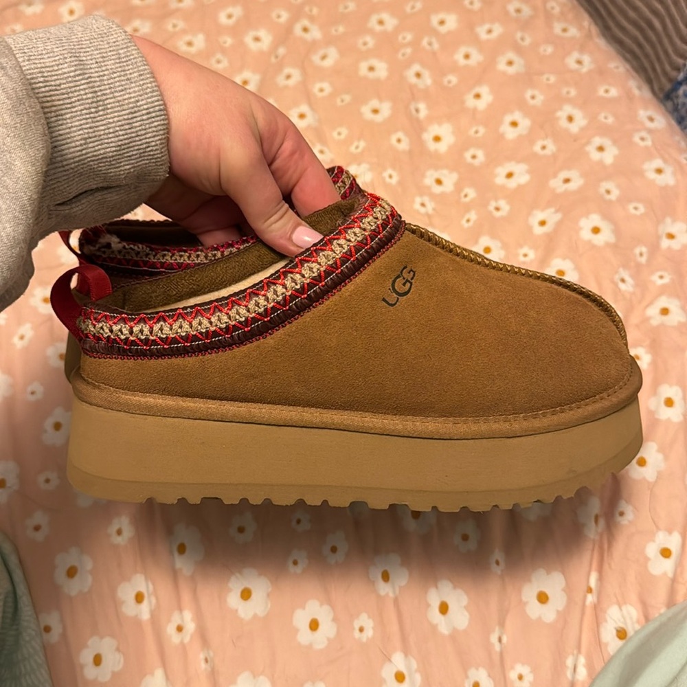 Ugg Tasman - never worn